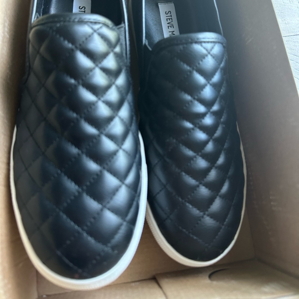 Steve Madden slip on sneaker